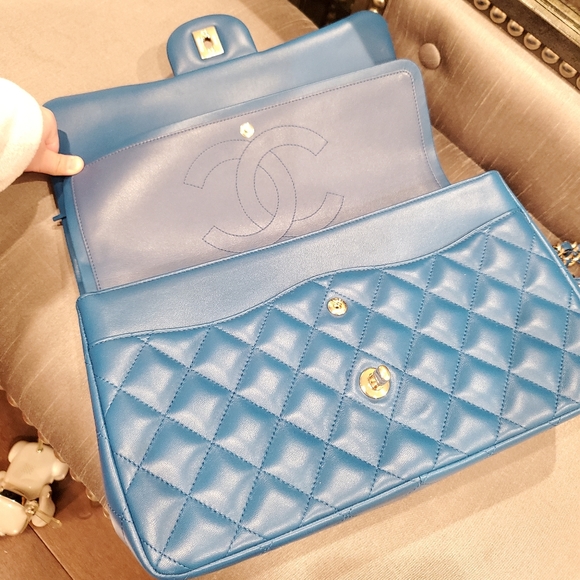 Chanel -- Classic Double Flap - Picture 13 of 16